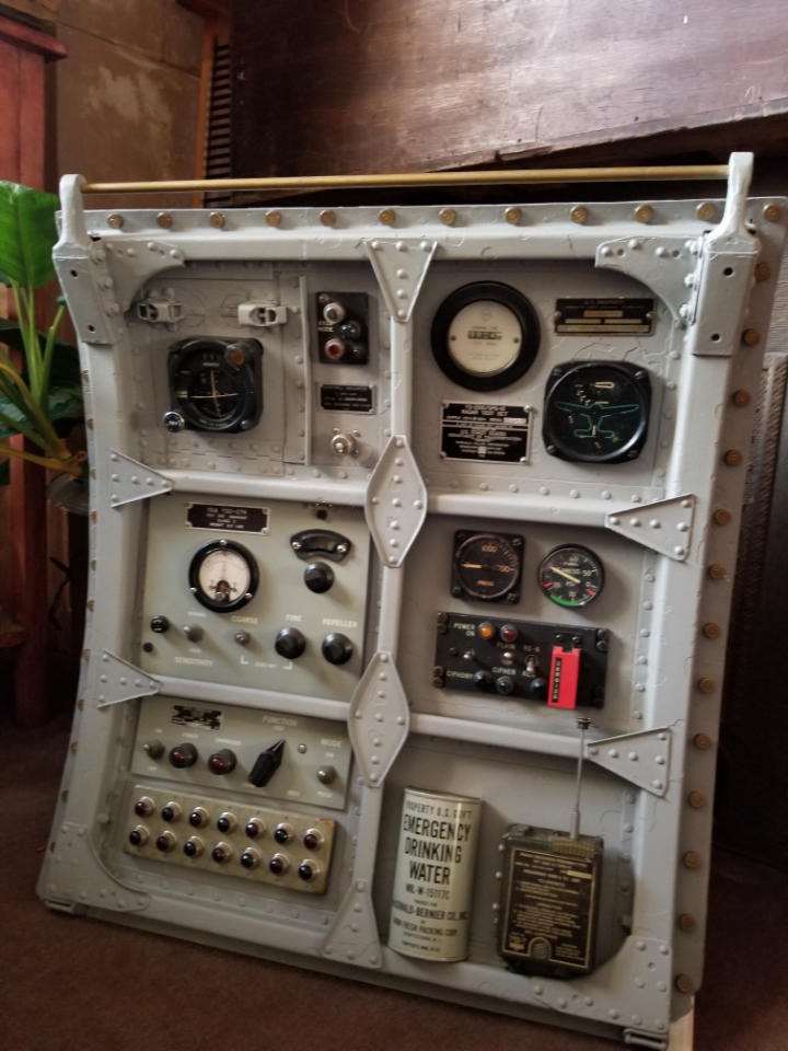 Good Morning Vietnam, Framed